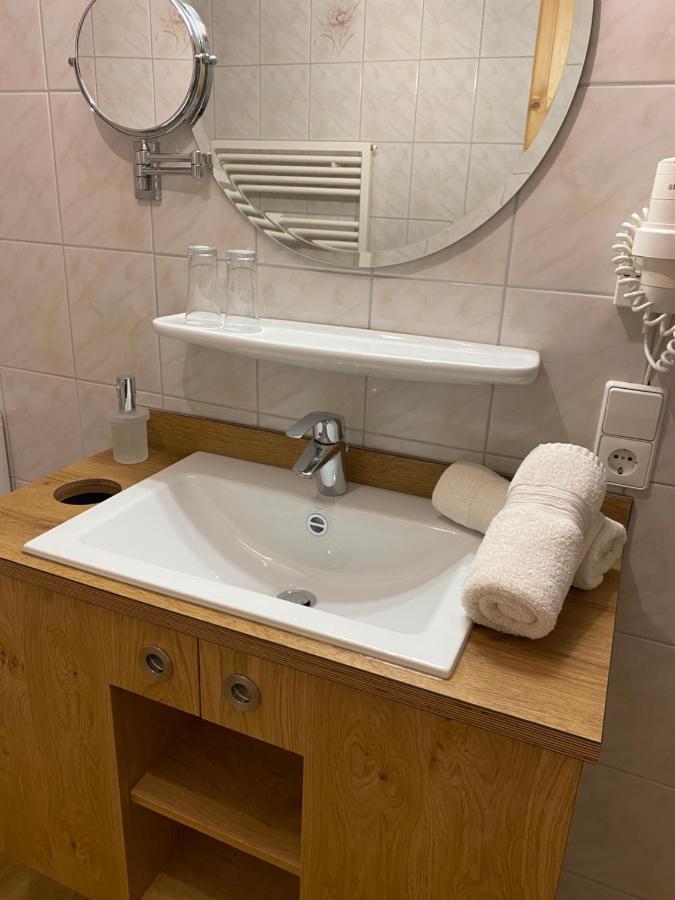 Gasthof - Pension - Adler Вайлер-Зимерберг Екстериор снимка